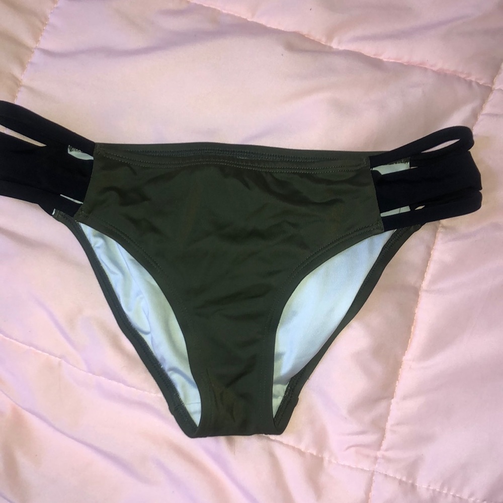 Women’s bathing suit bottoms